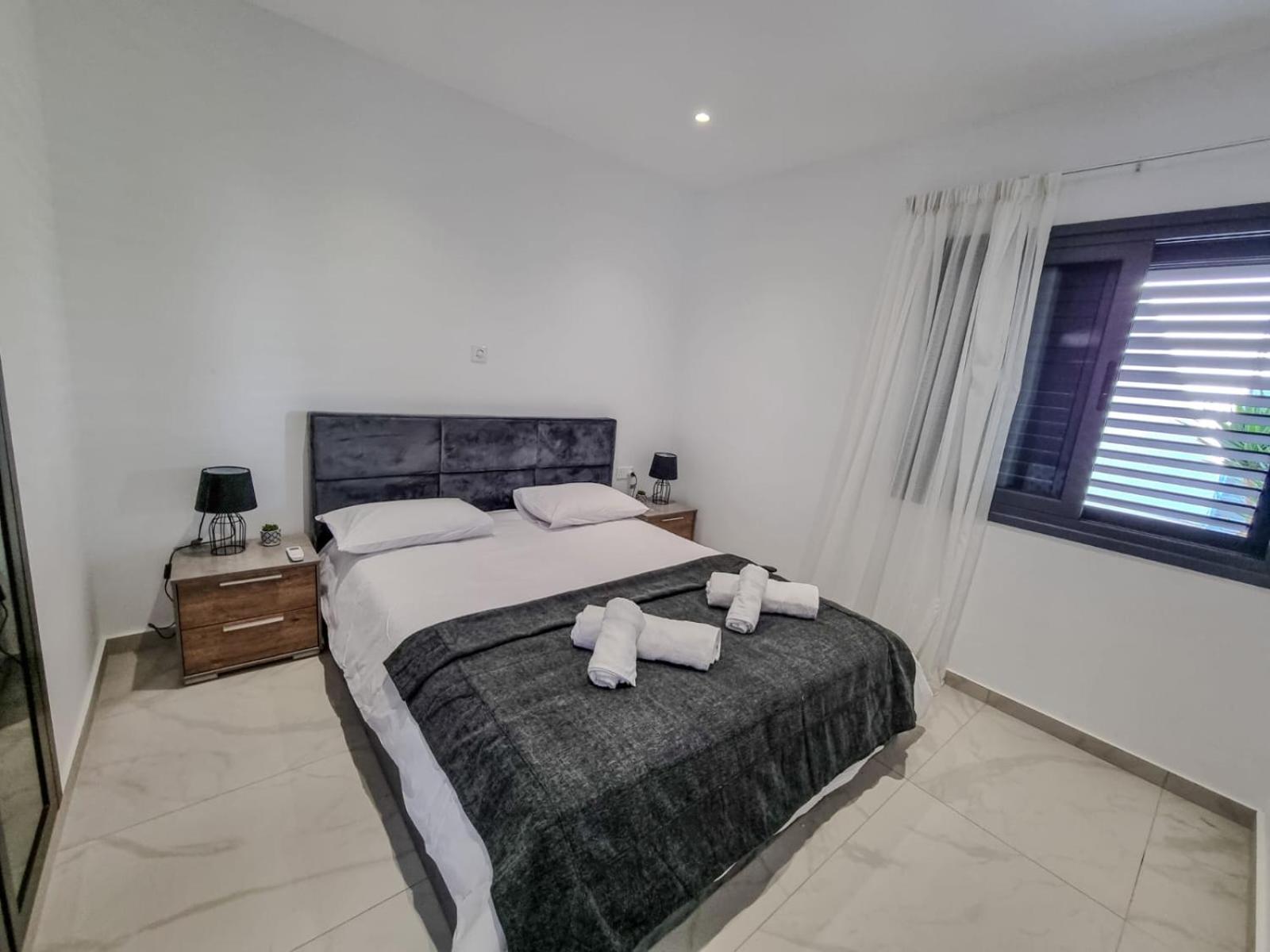 Lavi La 2b, Sea Breeze, Apartment