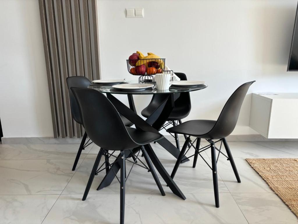 Lavi La 2b, Sea Breeze, Пафос