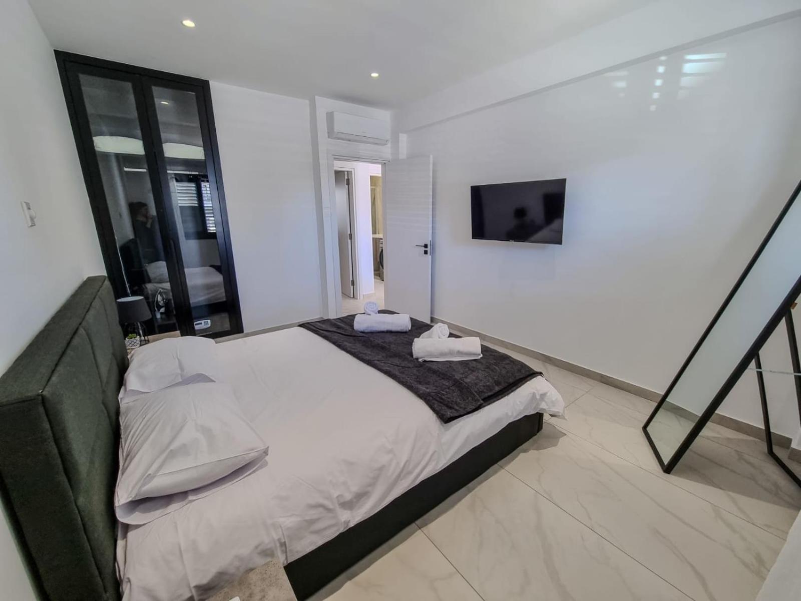 Lavi La 2b, Sea Breeze, * Пафос